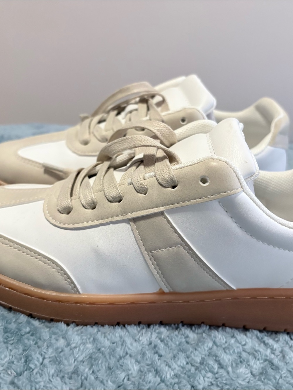 32 degrees NWT Women’s Neutral Beige & White Casual Sneakers
